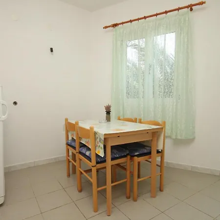 Apartment Seaside Secluded Apartments Cove Smokvina, Hvar - 9501 *