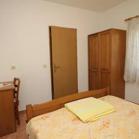 Apartment Seaside Secluded Apartments Cove Smokvina, Hvar - 9501 *