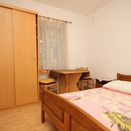 Apartment Seaside Secluded Apartments Cove Smokvina, Hvar - 9501 *