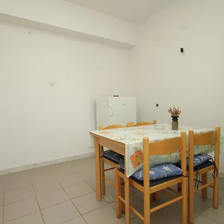 Apartment Seaside Secluded Apartments Cove Smokvina, Hvar - 9501 *